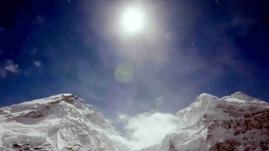 Image Bear Grylls: Everest after the avalanche