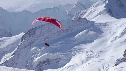 Ueli Steck - Parapente entre les montagnes en Suisse